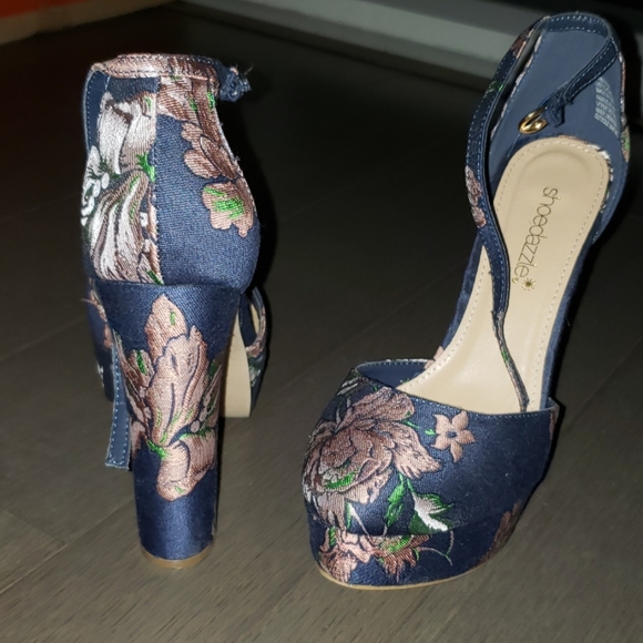 Heels - Picture 2 of 2